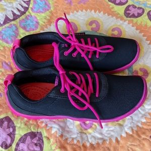 Crocs tennis shoes Size 7